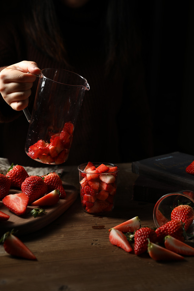 food-fruit-strawberry-people-sweet 图片素材