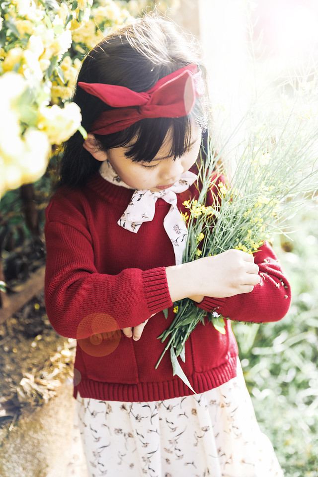 child-girl-cute-outdoors-people 图片素材