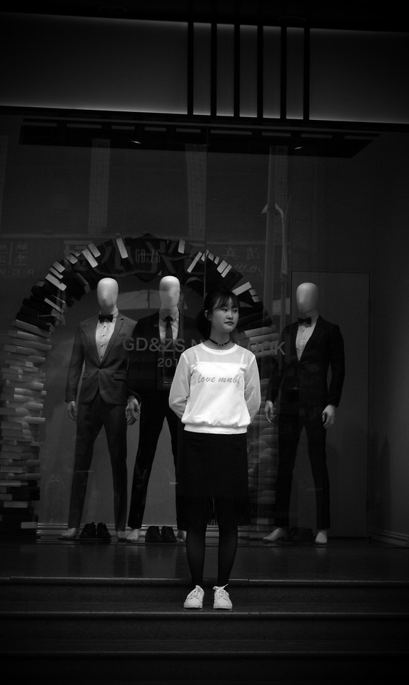 一个女人和“三个男人” 图片素材