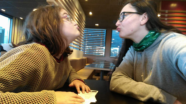 woman-people-adult-indoors-education 图片素材