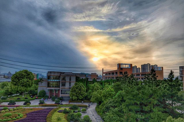 architecture-house-city-sky-cloud 图片素材
