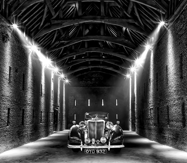 transportation-system-tunnel-light-black-black-white 图片素材