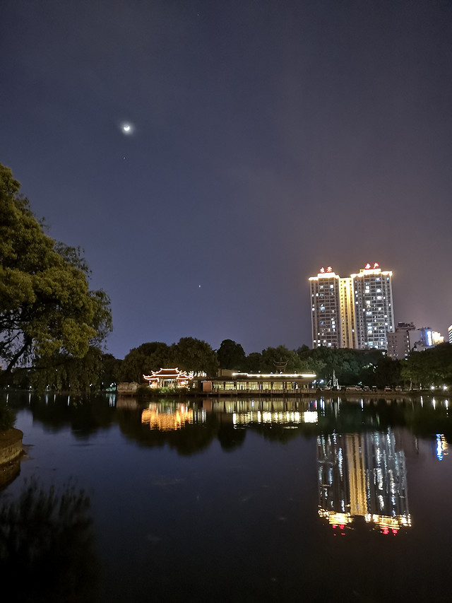 no-person-reflection-architecture-water-city 图片素材