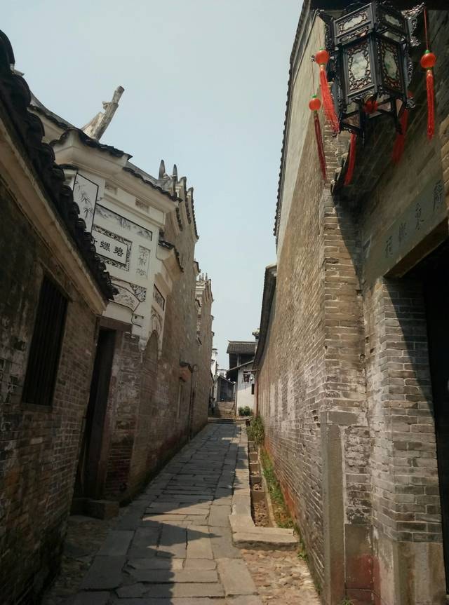 town-alley-road-infrastructure-street 图片素材