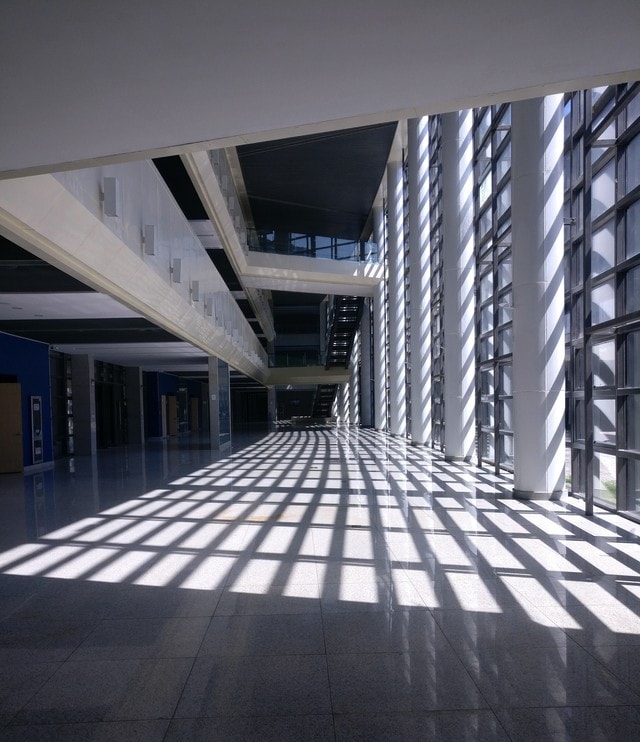 architecture-building-reflection-window-light-and-shadow 图片素材