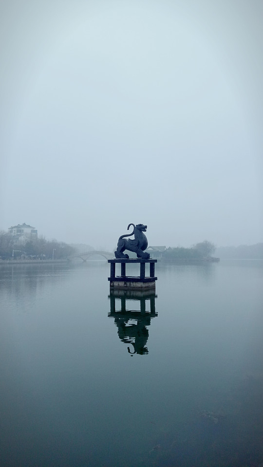 no-person-water-reflection-people-one 图片素材