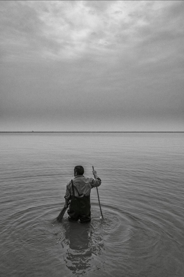 water-people-beach-fisherman-sea 图片素材