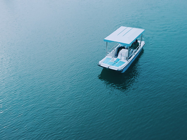 water-sea-boat-ocean-sky picture material