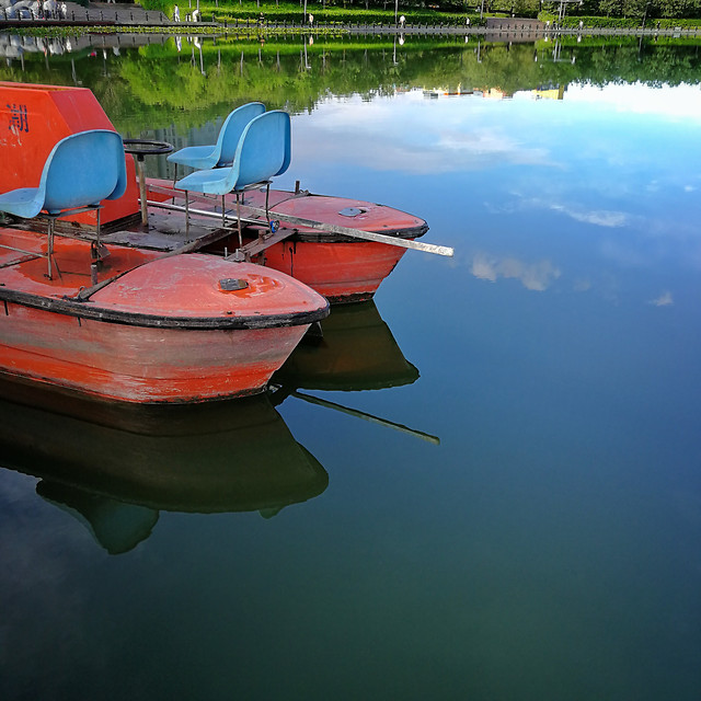 water-boat-reflection-watercraft-lake picture material