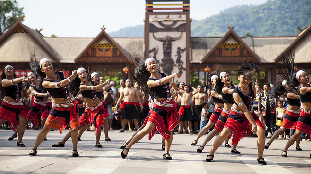 people-dancing-festival-group-man picture material